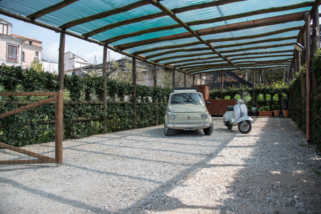 La Casa nel Giardino - Piano di Sorrento - Bed and breakfast - Parcheggio - Parking